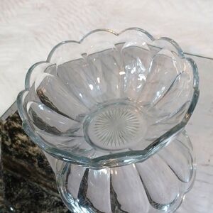 Vintage Press Clear Glass Scalloped Petal Bowl  8Wx6 Deep